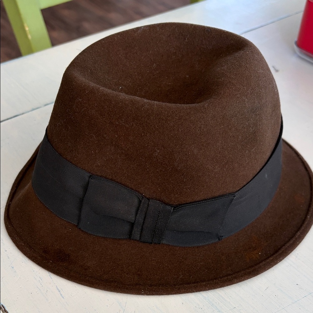 Classic vintage Brown Fedora with Black Band morfelt